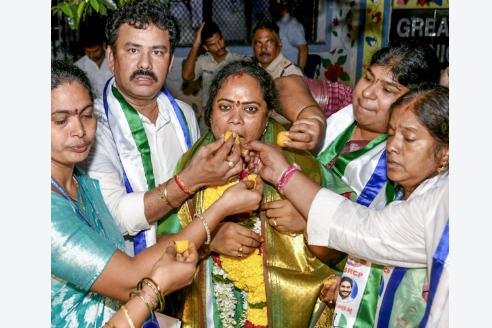జీవీఎంసీ ఎన్నికల బరిలో వైసీపీ అభ్యర్థులు